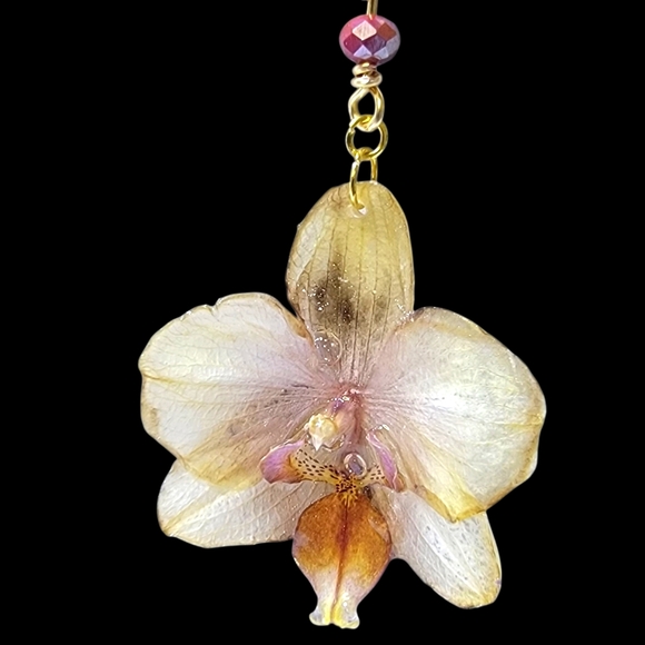 #325 HAND CRAFTED Necklace handcrafted handmade Orchid Resin Gold Glasd Pearls - Picture 2 of 8